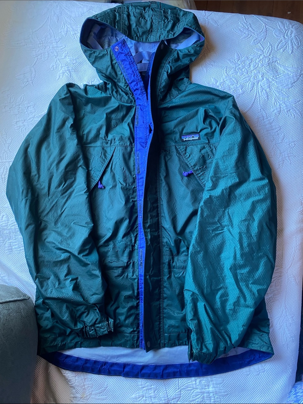 Vintage Patagonia Men's Green Raincoat with Blue Trim size Small